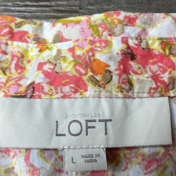 Ann Taylor Loft Women’s Collared Button Down Floral Blouse, size Large - Picture 2 of 9